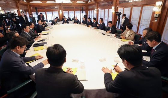 대정부질문 앞두고 열린 고위당정협의회