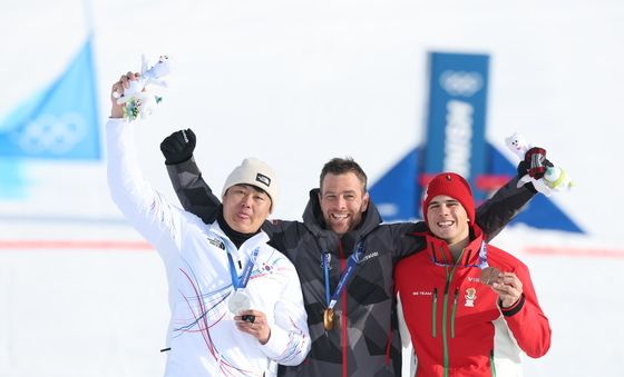깜짝 메달 안긴 김상겸