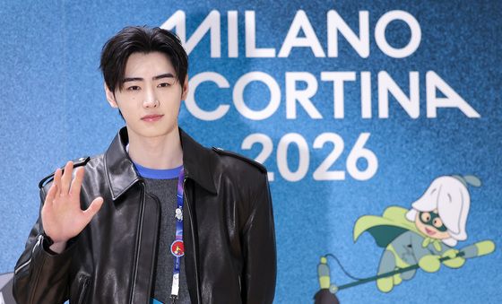 손인사 하는 엔하이픈 성훈