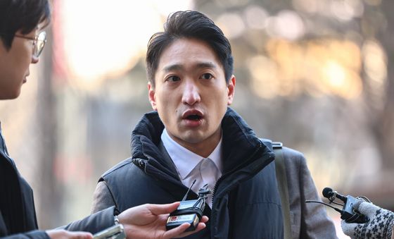 김경 'CES 출입증 유용' 의혹 고발인 조사