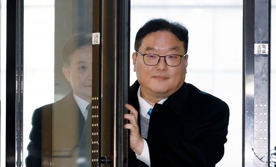 특검 도착한 엄희준 검사