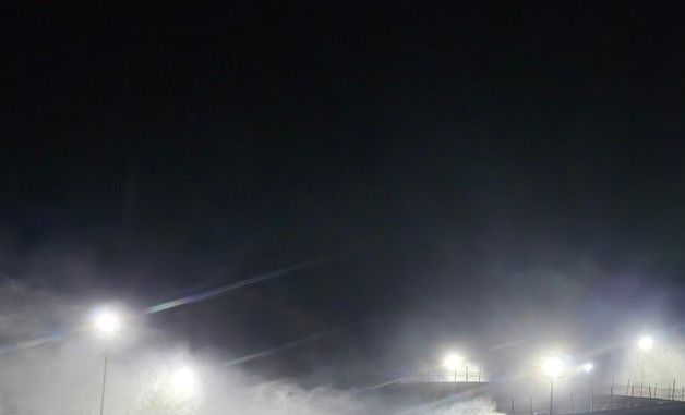 인공눈이 '펑펑' 엘리시안 강촌 스키장