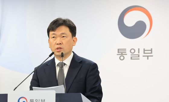 정례브리핑하는 윤민호 통일부 대변인