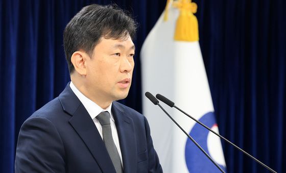 브리핑하는 윤민호 통일부 대변인