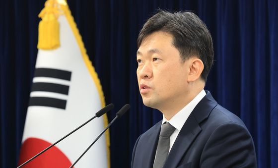 브리핑하는 윤민호 통일부 대변인