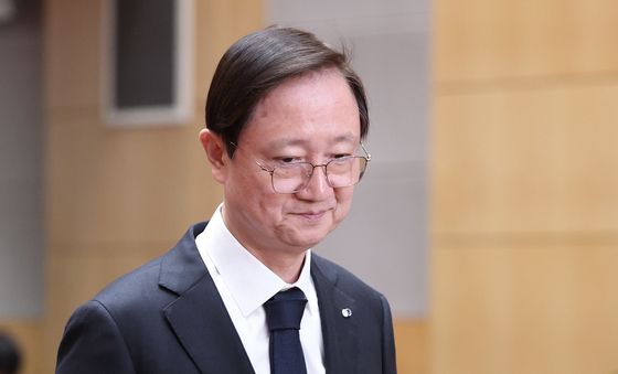 기자간담회 입장하는 이찬진 금감원장