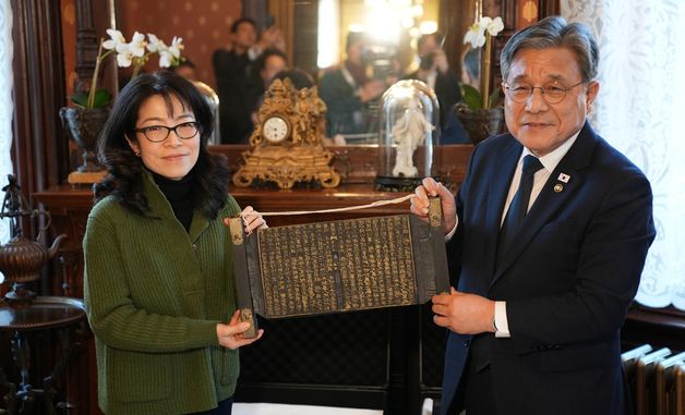번암 채제공 문집 '번암집' 책판 기증자 만난 허민 국가유산청장