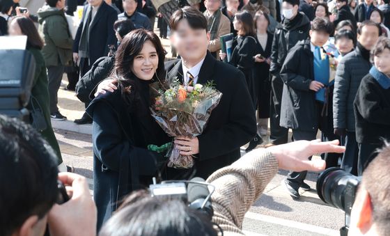 아들 졸업식 참석한 이부진 사장