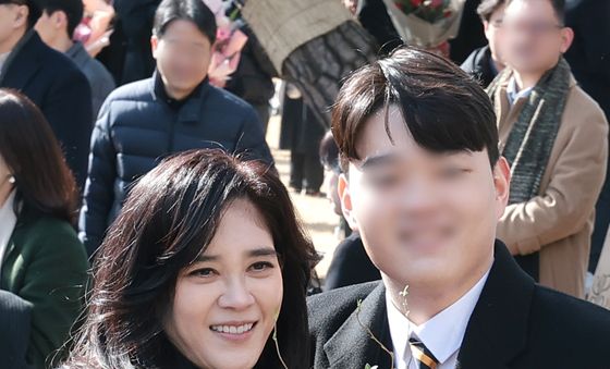 아들 졸업식 온 이부진 호텔신라 사장