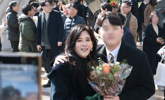 아들 졸업식 참석한 이부진 회장