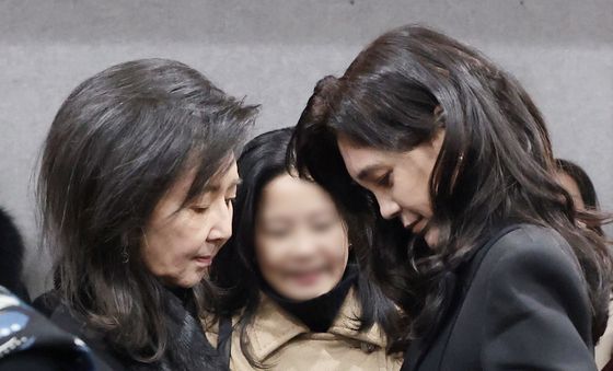 이부진 사장 챙기는 홍라영 전 리움 총괄부관장