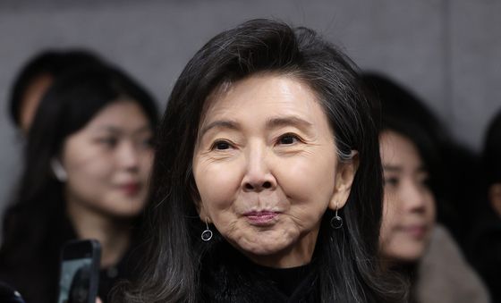 휘문고교 졸업식 참석한 홍라영 전 삼성미술관 총괄부관장