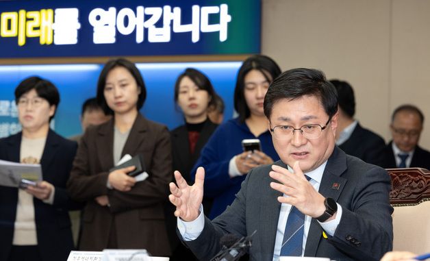 인사말하는 김성환 장관