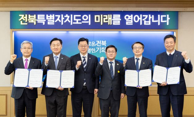 기념촬영하는 김성환 장관