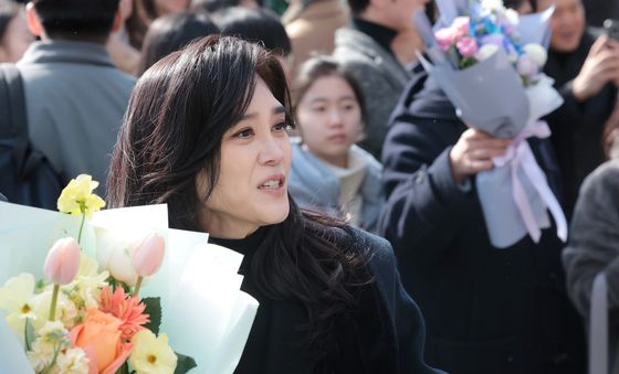 아들 졸업식 참석한 이부진