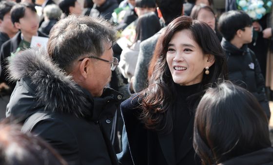 인사 나누는 이부진 사장