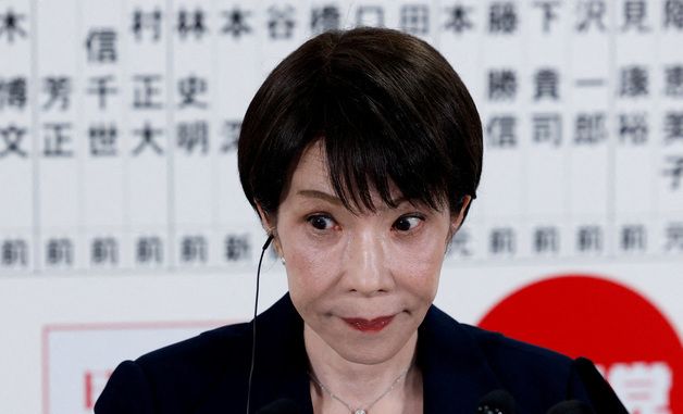 [포토] 총선 승리 기뻐하는 다카이치 사나에 일본 총리