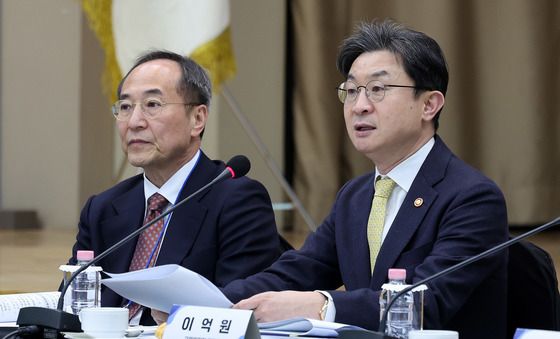 모두 발언하는 이억원 금융위원장