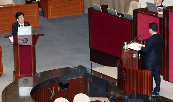 대정부 질문 이어가는 정동영 장관