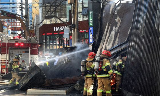 대구 종로 화재 현장서 소방관 3명 부상