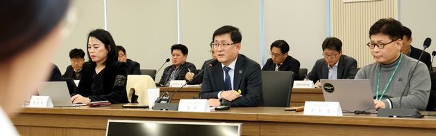 출입기자단과 간담회 발언하는 김성환 기후에너지부 장관