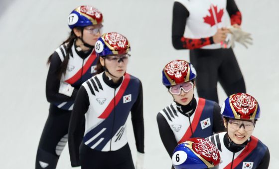 밝은 표정으로 훈련하는 쇼트트랙 대표팀