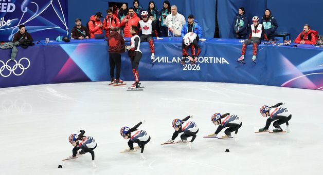 대표팀 훈련 지켜보는 캐나다 쇼트트랙 대표팀