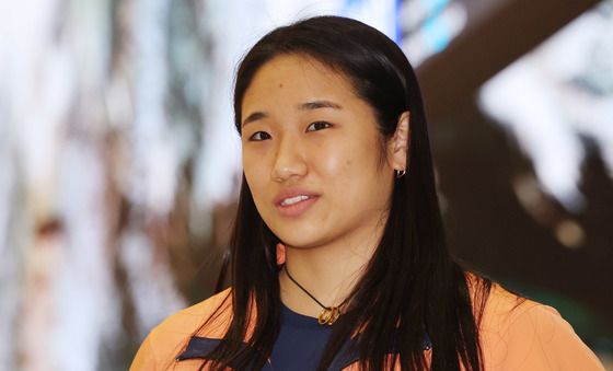 질문에 답하는 안세영