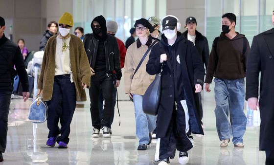 BTS 완전체 귀국 완료 '3월에 만나요'