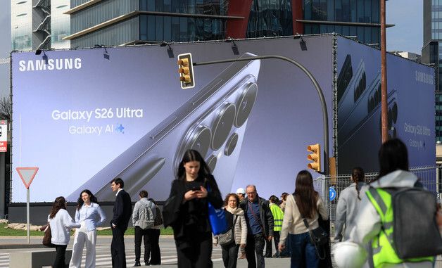 MWC2026 전시장 인근 설치된 삼성 갤럭시 광고판