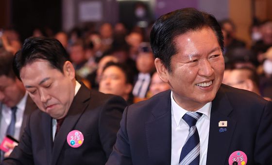 정청래·장동혁 '상반된 표정'