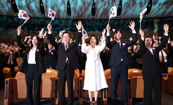 이재명 대통령·김혜경 여사 '만세삼창'