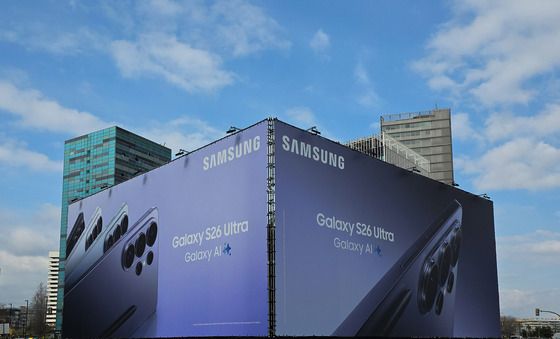 바르셀로나 등장한 갤럭시 S26 광고판
