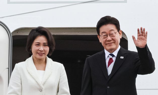 인사하는 이재명 대통령