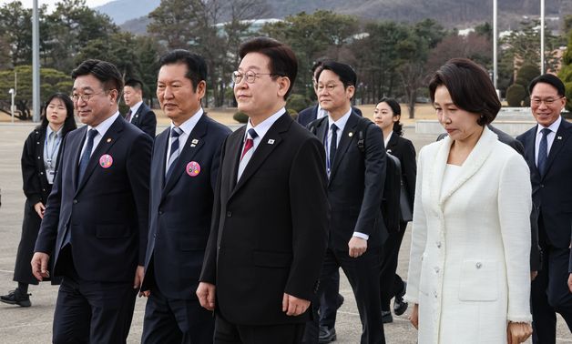 공군1호기 향하는 이재명 대통령