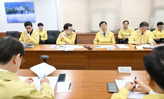 이란 관련 관계기관 합동 상황점검회의 주재하는 구윤철 부총리