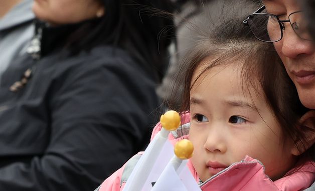 '태극기 손에 꼭'