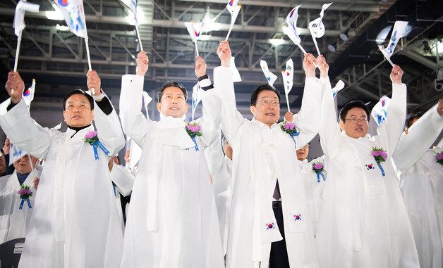 3·1절 기념행사에서 만세 삼창하는 김장호 구미시장