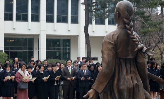 우원식 의장, 3.1절 기념 유관순열사 동상 헌화예배 참석