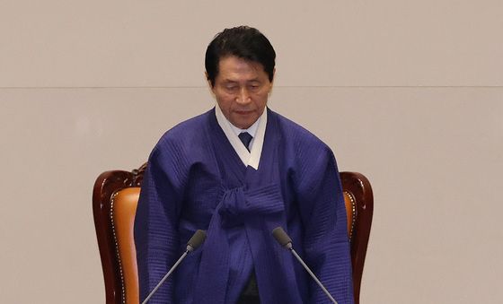 인사하는 김정재 의원