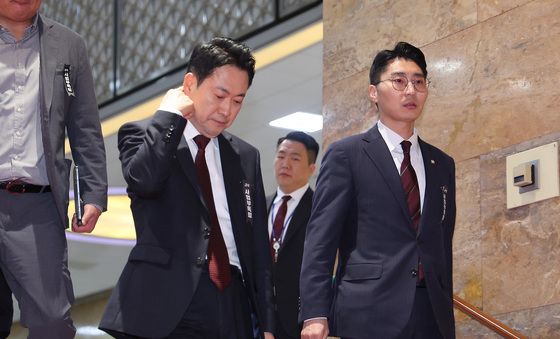 고심하는 장동혁 대표