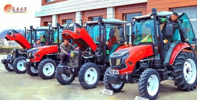 농사 채비 중인 만경대 남새농장 주민들