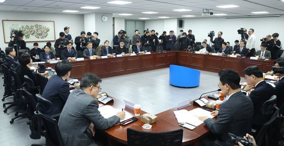 중동사태 TF 주재하는 한정애 위원장