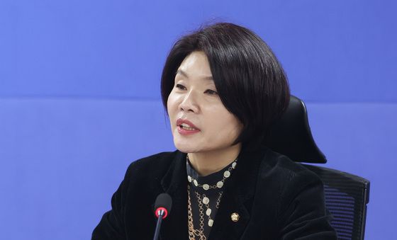 중동사태 경제대응TF 주재하는 한정애