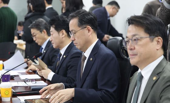 중동사태 대응 회의 참석한 차관들