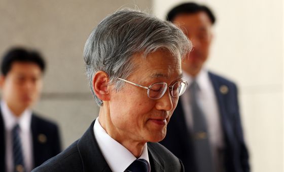 굳은 표정의 조희대 대법원장