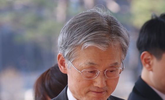 조희대 대법원장, 대법원 향한 출근길