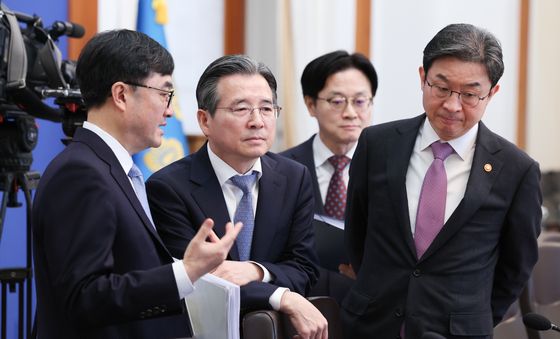 대화하는 김용범·이억원·임기근