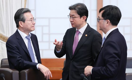 대화하는 김용범·이억원·임기근