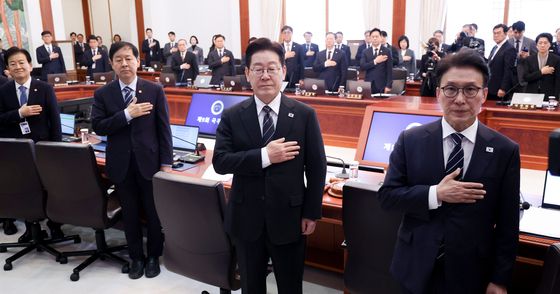 이재명 대통령, 국무회의 국민의례